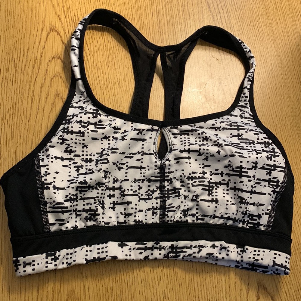 Keyhole Black and white Sports bra 🔹